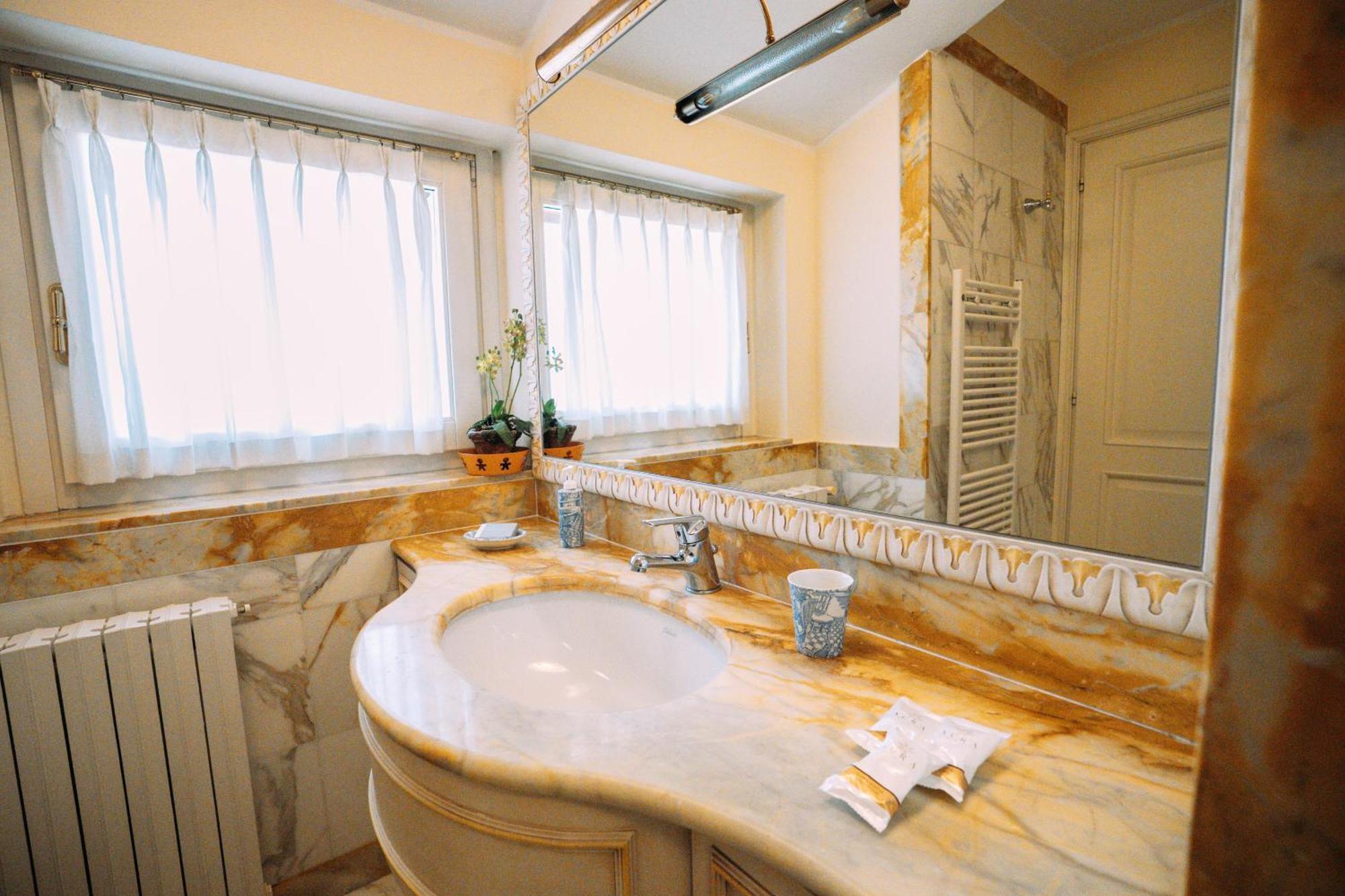 Suite Romantic Vista Lago Stresa Exteriér fotografie