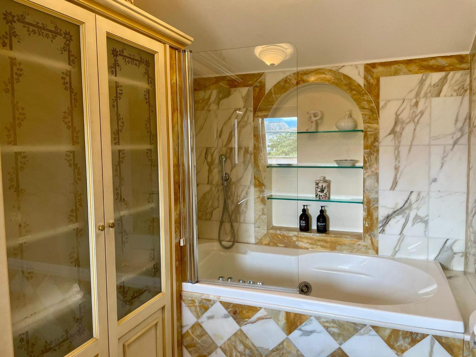 Suite Romantic Vista Lago Stresa Exteriér fotografie
